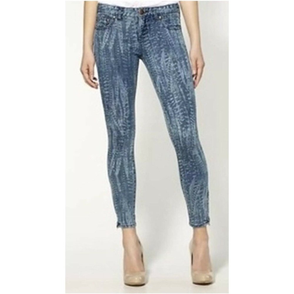 FREE PEOPLE Blue Feather Print Skinny Cropped